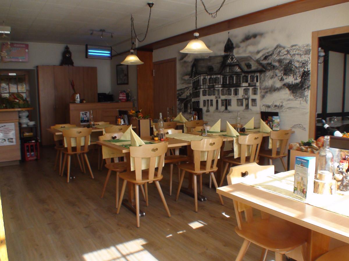 辛普朗餐厅酒店 弗鲁蒂根 外观 照片